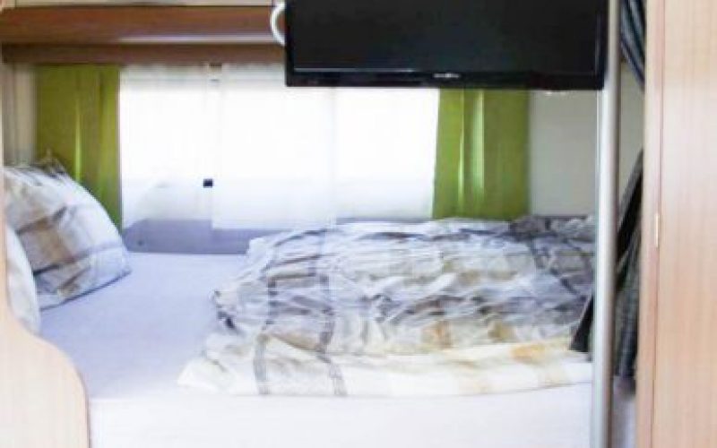 Karlchen 2 - Schlafbereich hinten mit schwenkbarem Fernseher