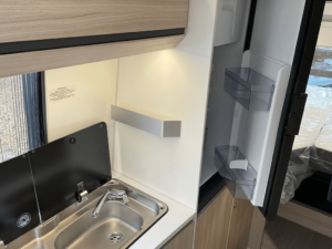 Kastenwagen Adria Van Twin All-in 640 SL - Küche Kühlschrank